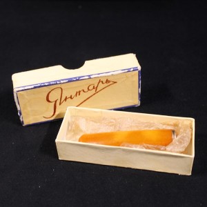 Natural amber cigarette holder in vintage box